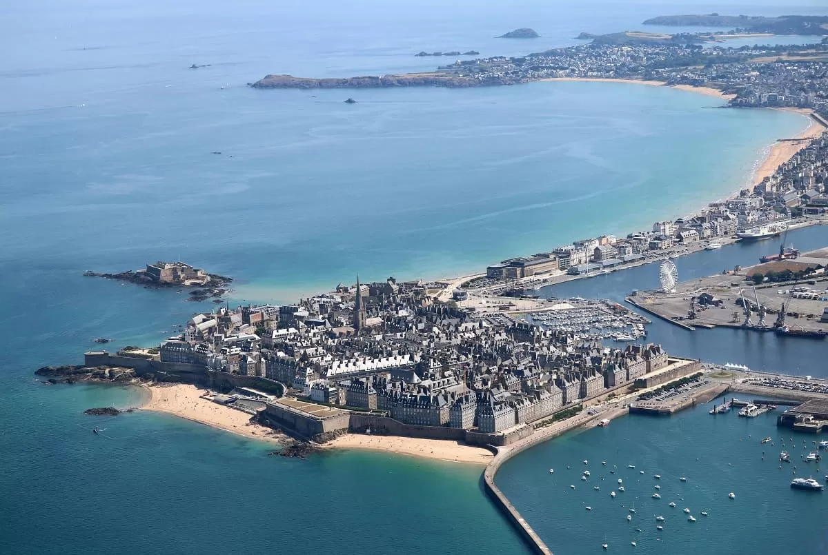 Vue aérienne d'intra-muros à Saint-Malo